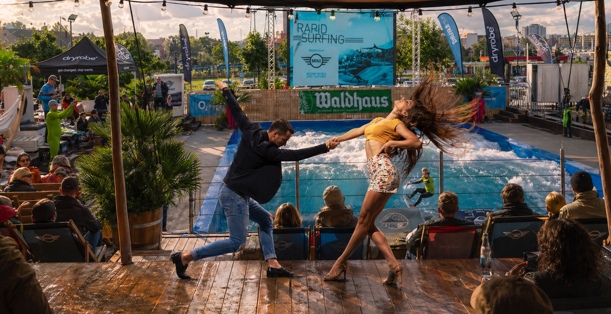 2 Tänzer vor der Surfwelle in Freiburg 
