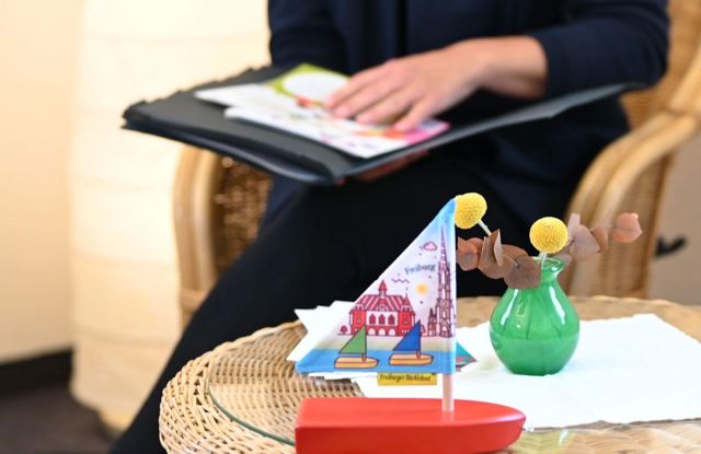 Heures de consultation des sages-femmes pour les femmes enceintes, les mères et les familles avec bébés