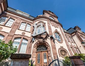 Gebäude des Museums mit Eingang 