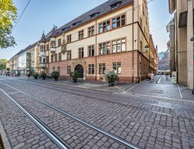 Blick auf den Basler Hof von der Kaiser-Joseph-Straße aus