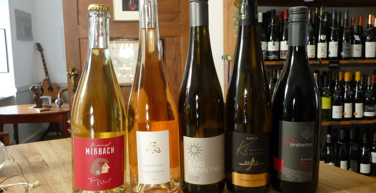 Die abgebildeten Weine sind beispielhaft und können im Einzelfall abweichen