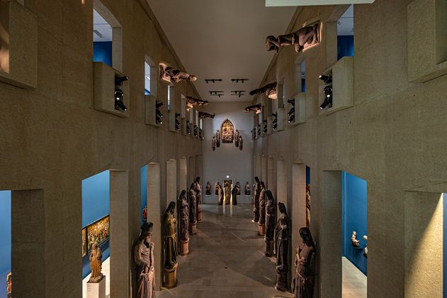 Blick auf die Figurenhalle des Augustinermuseums von oben