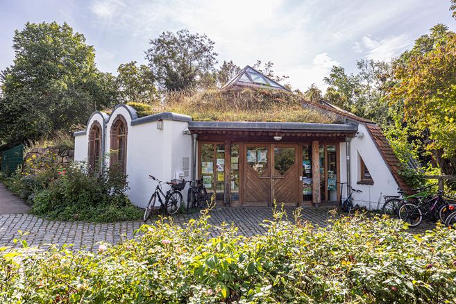 Kuppelbau mit Eingang 
