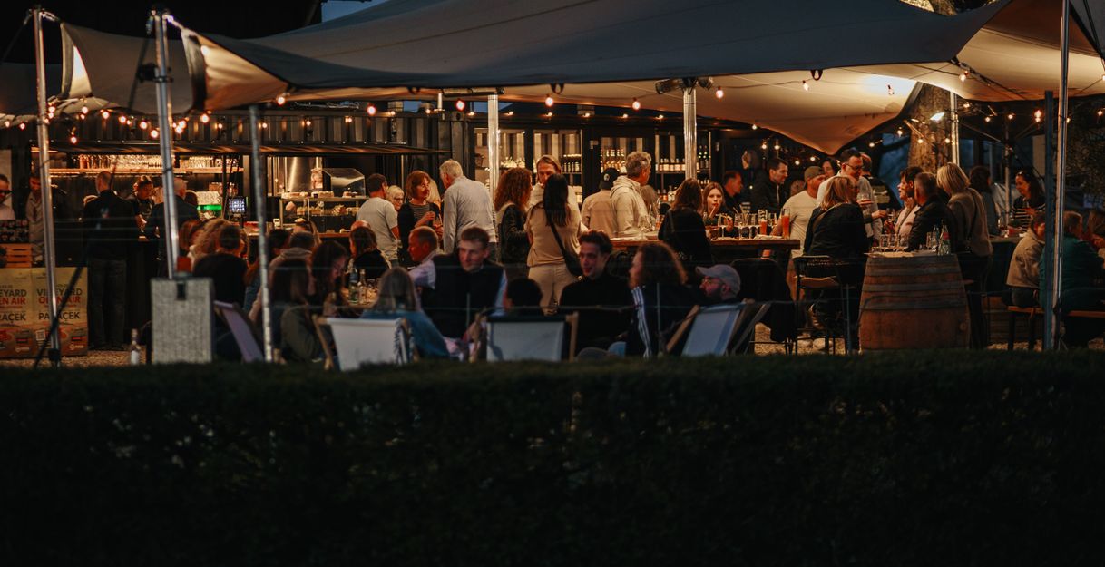 Outdoor Kiosk mit gemütlicher Stimmung 