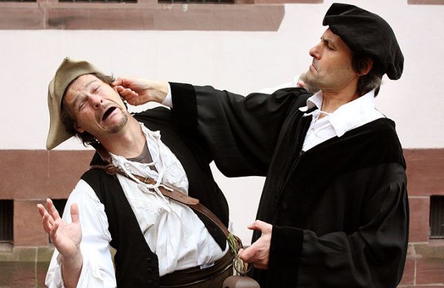Historix-Tours : Vengeance, fantômes, rivaux jurés - Visite guidée de la ville avec un acteur