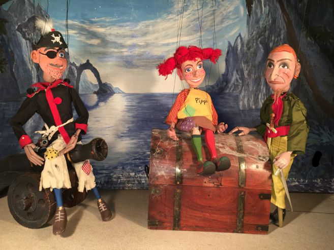 Pippi Langstrumpf mit den Piraten Blut-Svente und Messer-Jocke