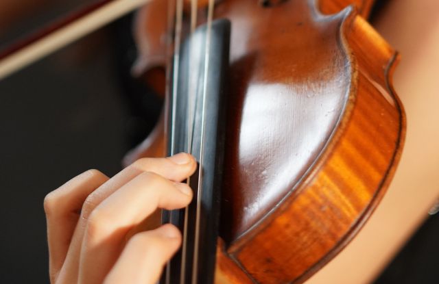 Violine im Konzert, © Foto: Ramon Manuel Schneeweiß