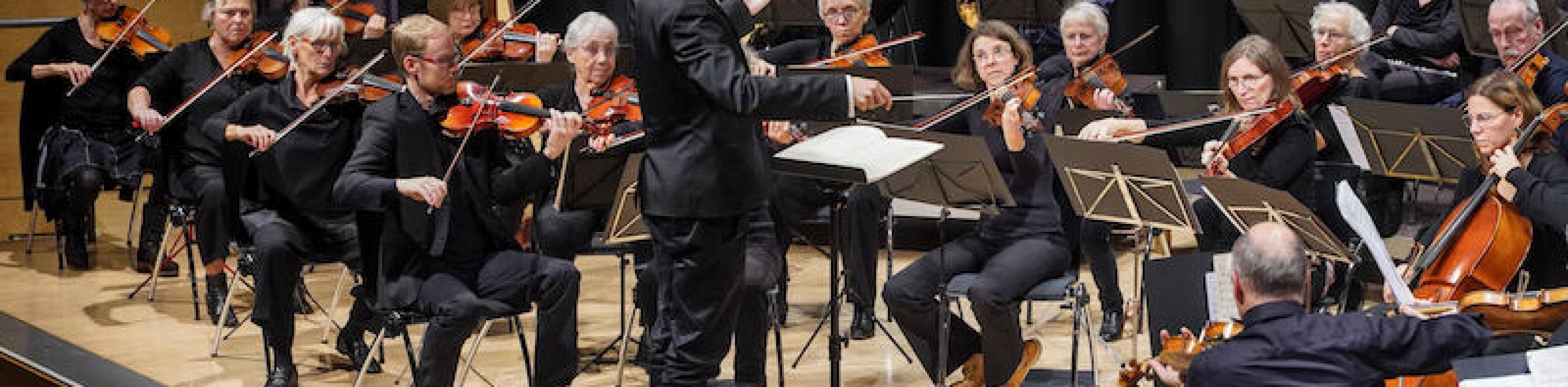 Musikkollegium Freiburg - Tschaikowsky Rokoko Variationen, Mozart Sinfonie 33, Grieg Peer Gynt Suiten