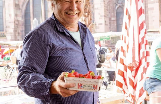 Petit-déjeuner sur le marché de la cathédrale