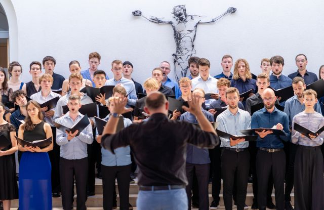 Freiburg University Choir summer concert "A dark shaft is love"