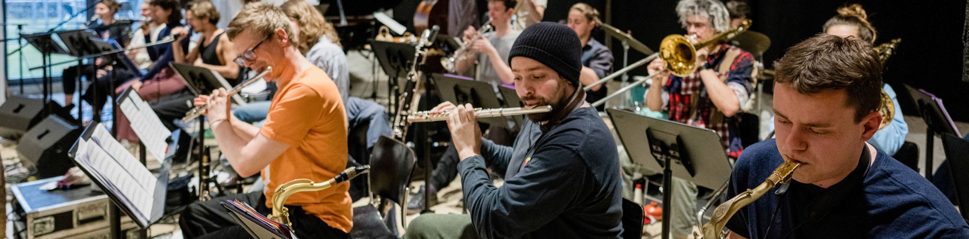 JugendJazzOrchester.CH und Constellation Big Band - auf Jubiläumstour: 1,5° - Manche mögen´s HEISS