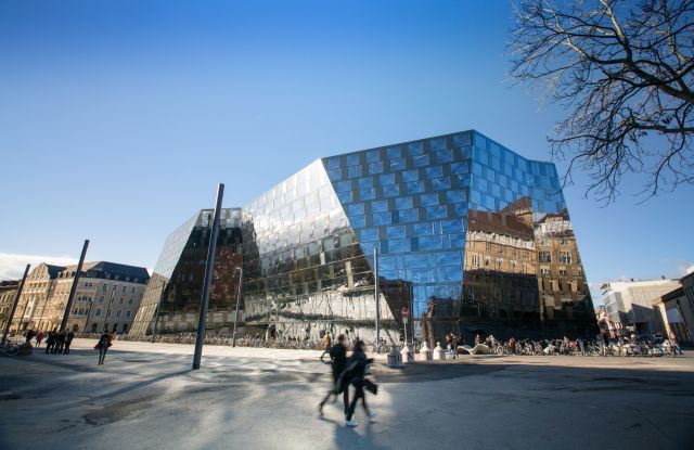 Neues Gebäude der Universitätsbibliothek Freiburg kurz nach der Eröffnung 2015, © Medienzentrum der Universitätsbibliothek Freiburg
