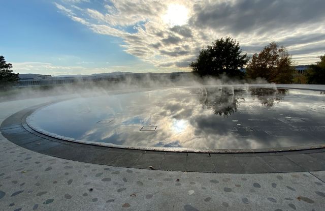 Airport Park Reflection Platform, © Robin Winogrond