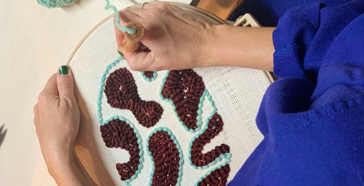 Sitzkissen mit Muster im Punch-Needle-Tufting Workshop bei LEKAI ART in Freiburg